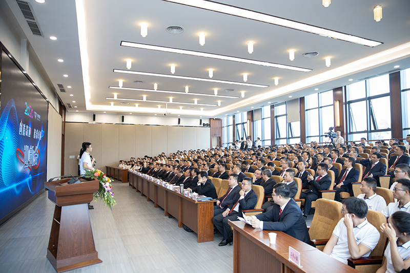 意昂2官网举行大学生迎新会(图1)